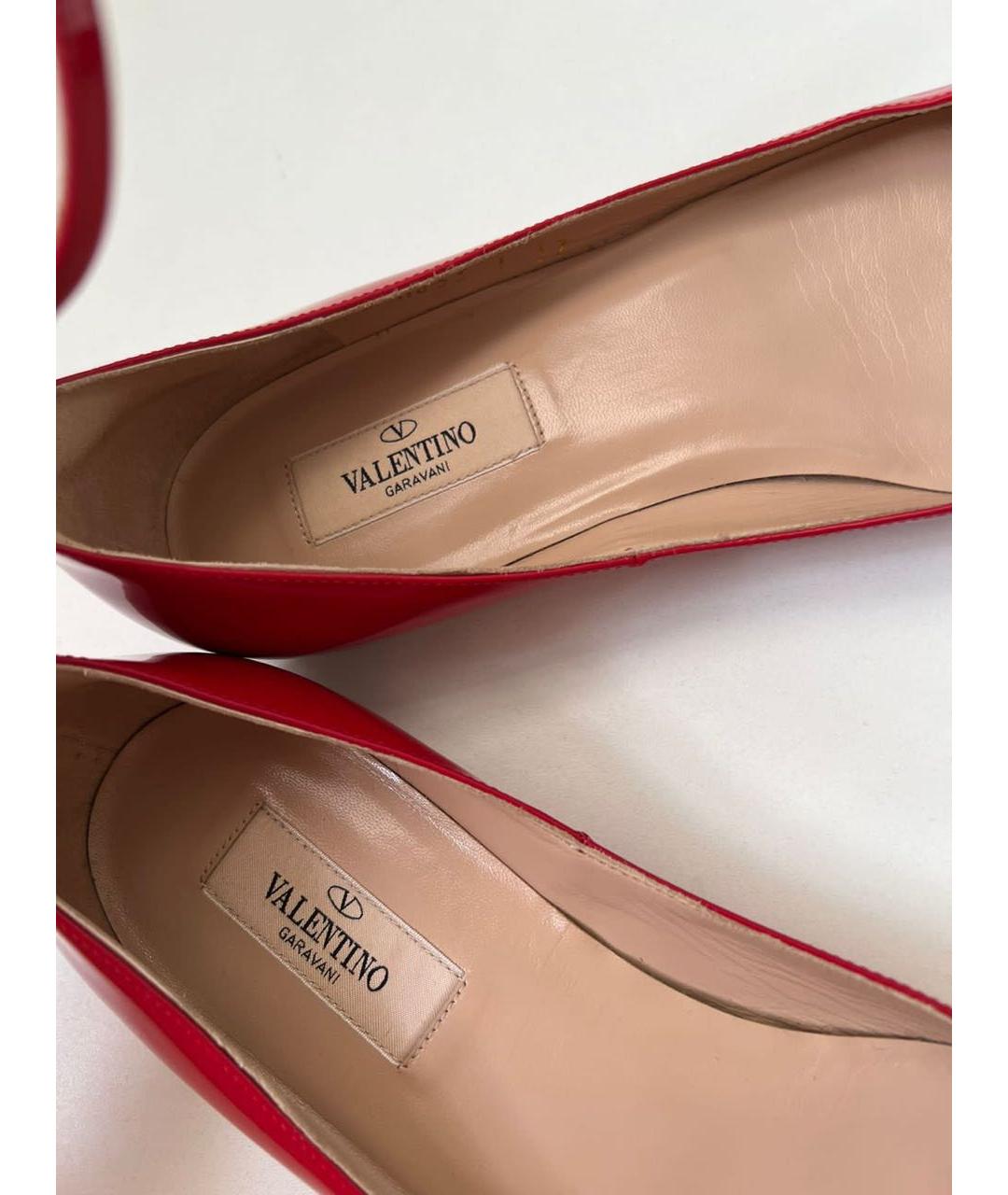 VALENTINO Красные босоножки из лакированной кожи, фото 3