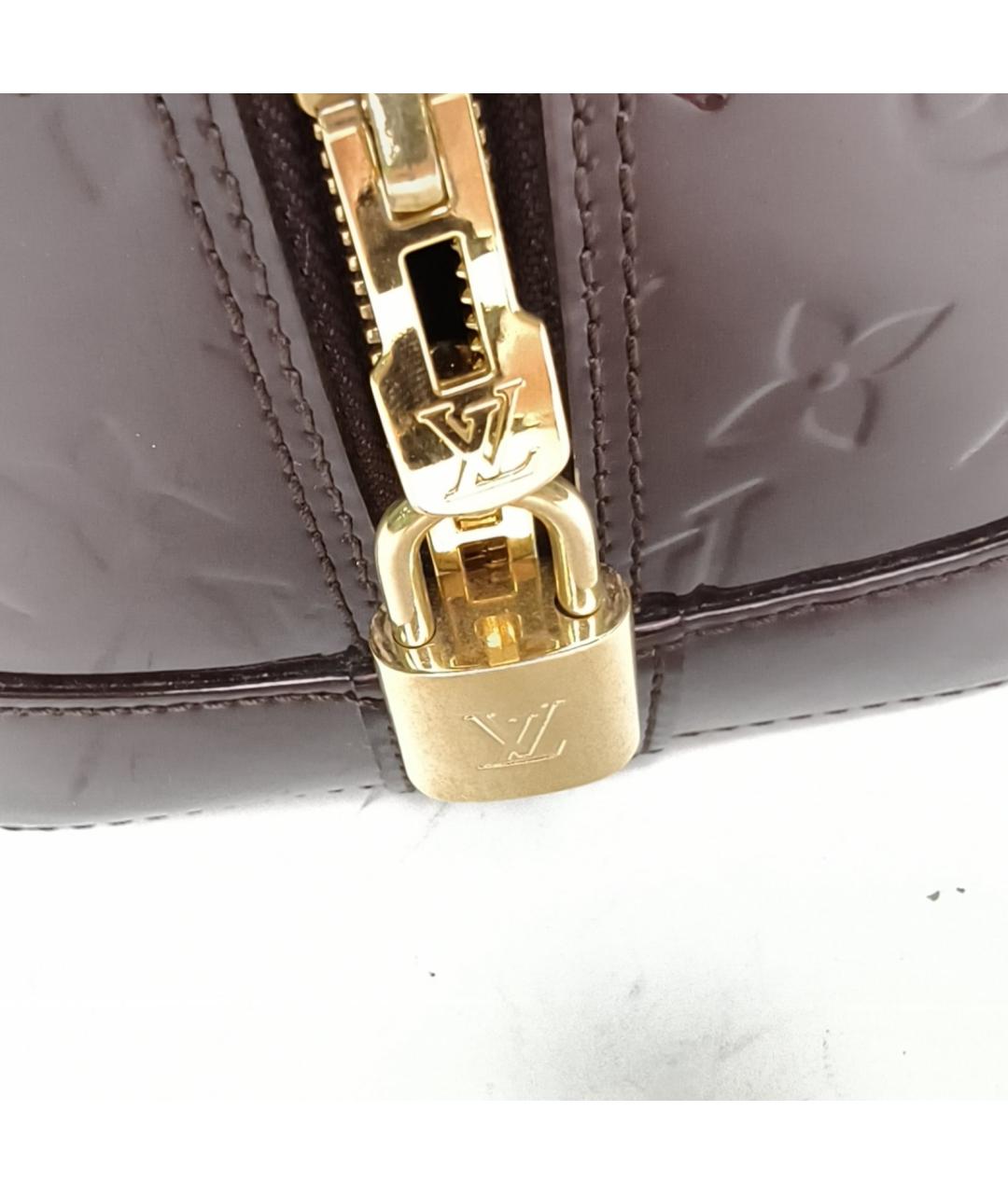LOUIS VUITTON Бордовая сумка через плечо из лакированной кожи, фото 8