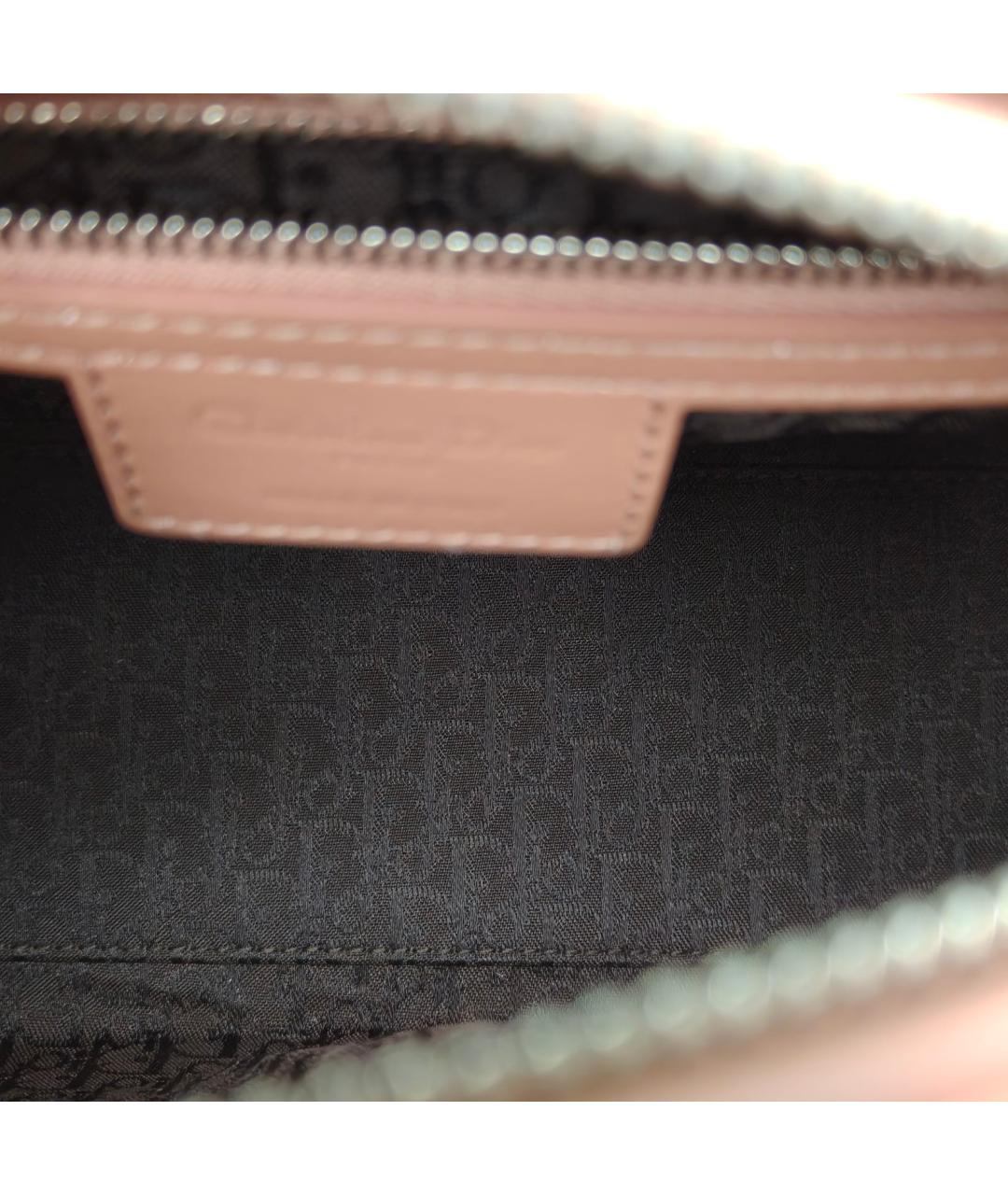 CHRISTIAN DIOR Бежевая сумка с короткими ручками из лакированной кожи, фото 7