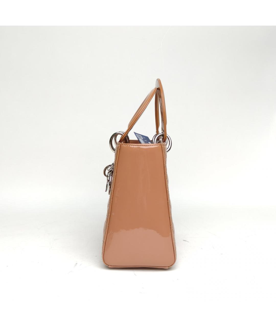 CHRISTIAN DIOR Бежевая сумка с короткими ручками из лакированной кожи, фото 3