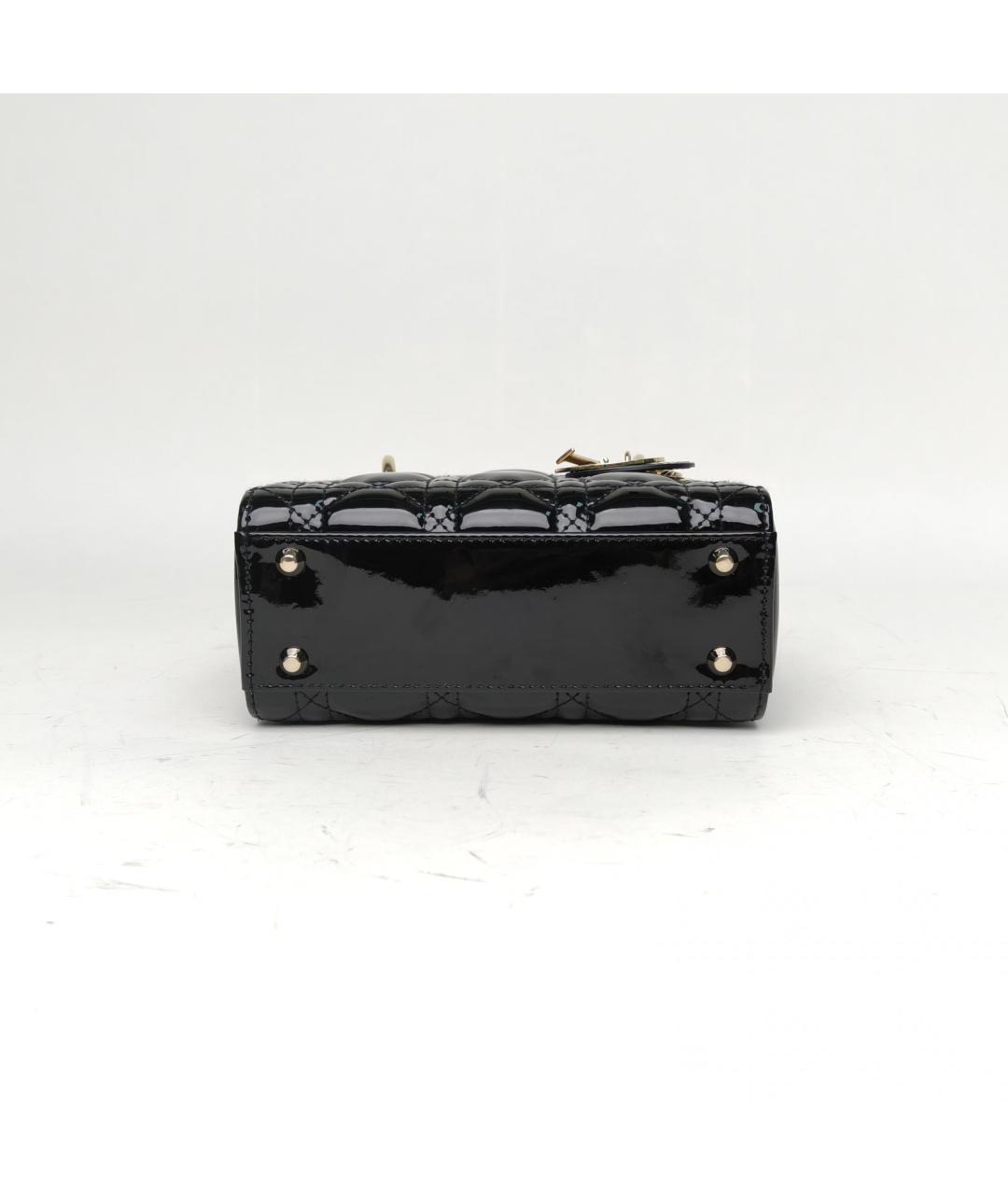 CHRISTIAN DIOR Черная сумка через плечо из лакированной кожи, фото 6