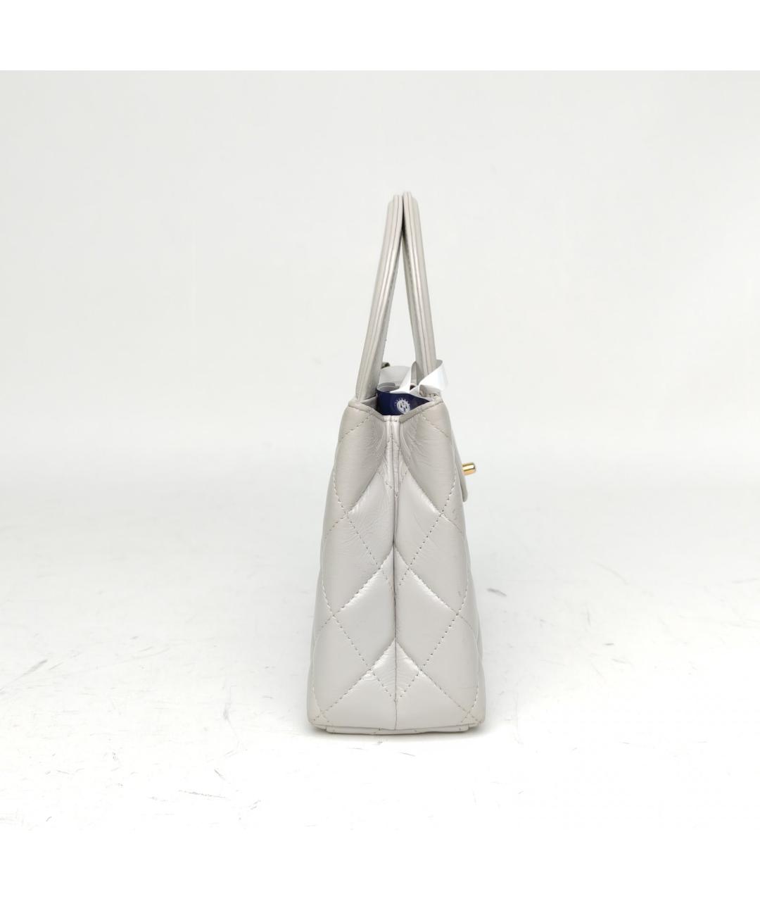 CHANEL Серая кожаная сумка с короткими ручками, фото 2