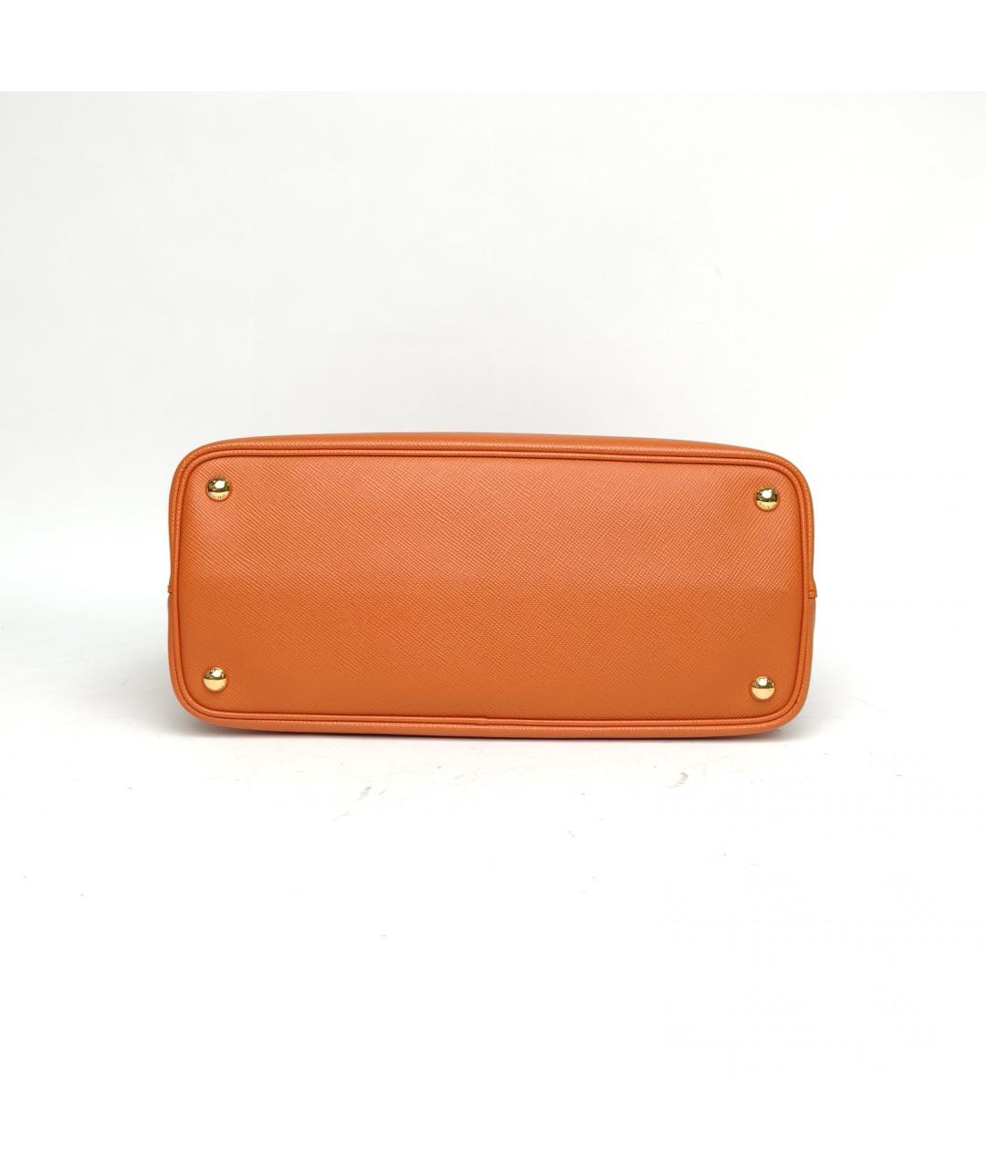 PRADA Оранжевая кожаная сумка с короткими ручками, фото 6