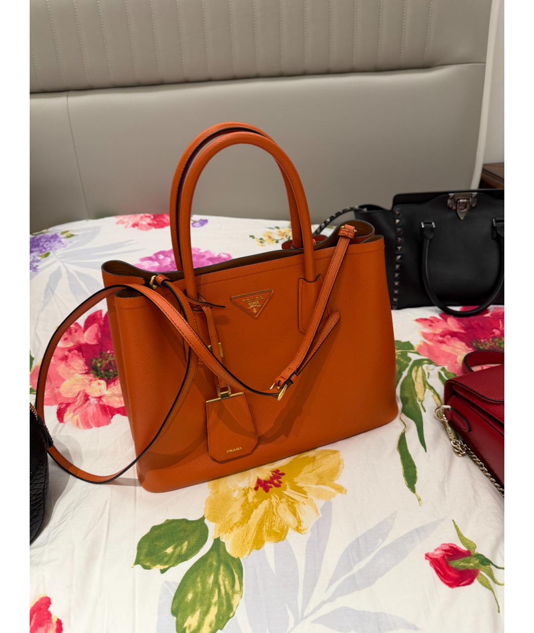 PRADA Оранжевая кожаная сумка с короткими ручками, фото 9