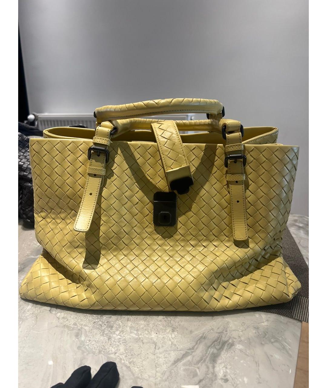 BOTTEGA VENETA Желтая кожаная сумка с короткими ручками, фото 8