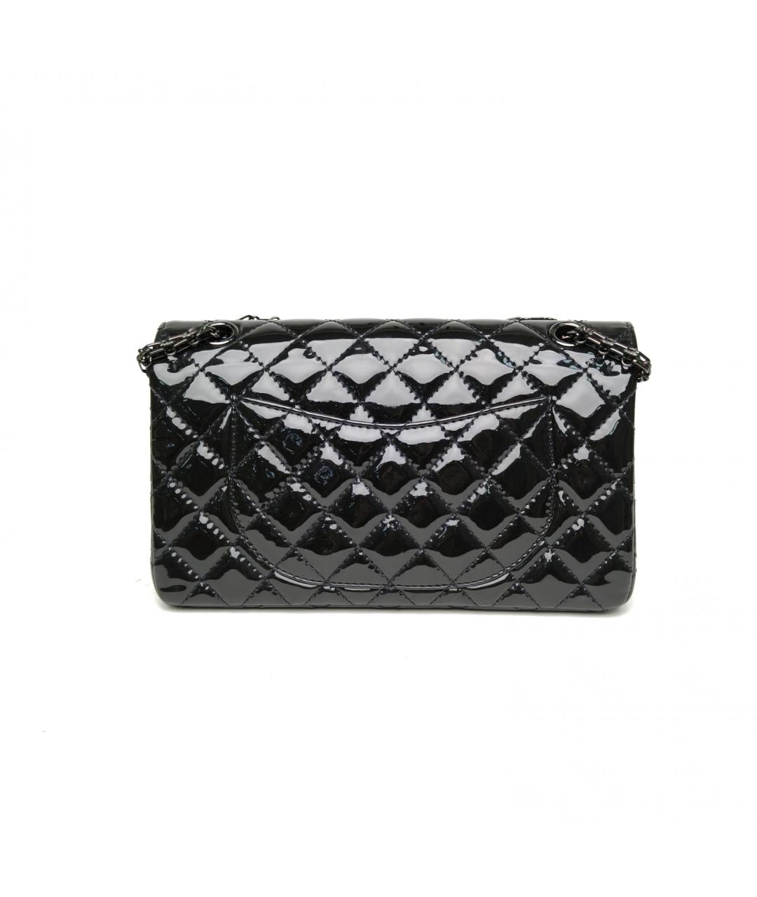 CHANEL Черная сумка через плечо из лакированной кожи, фото 4
