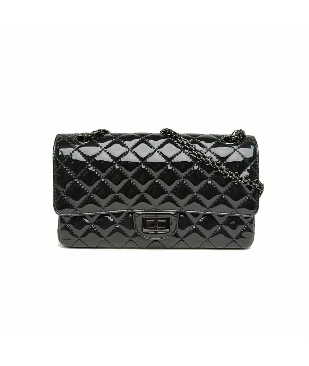 CHANEL Черная сумка через плечо из лакированной кожи, фото 2