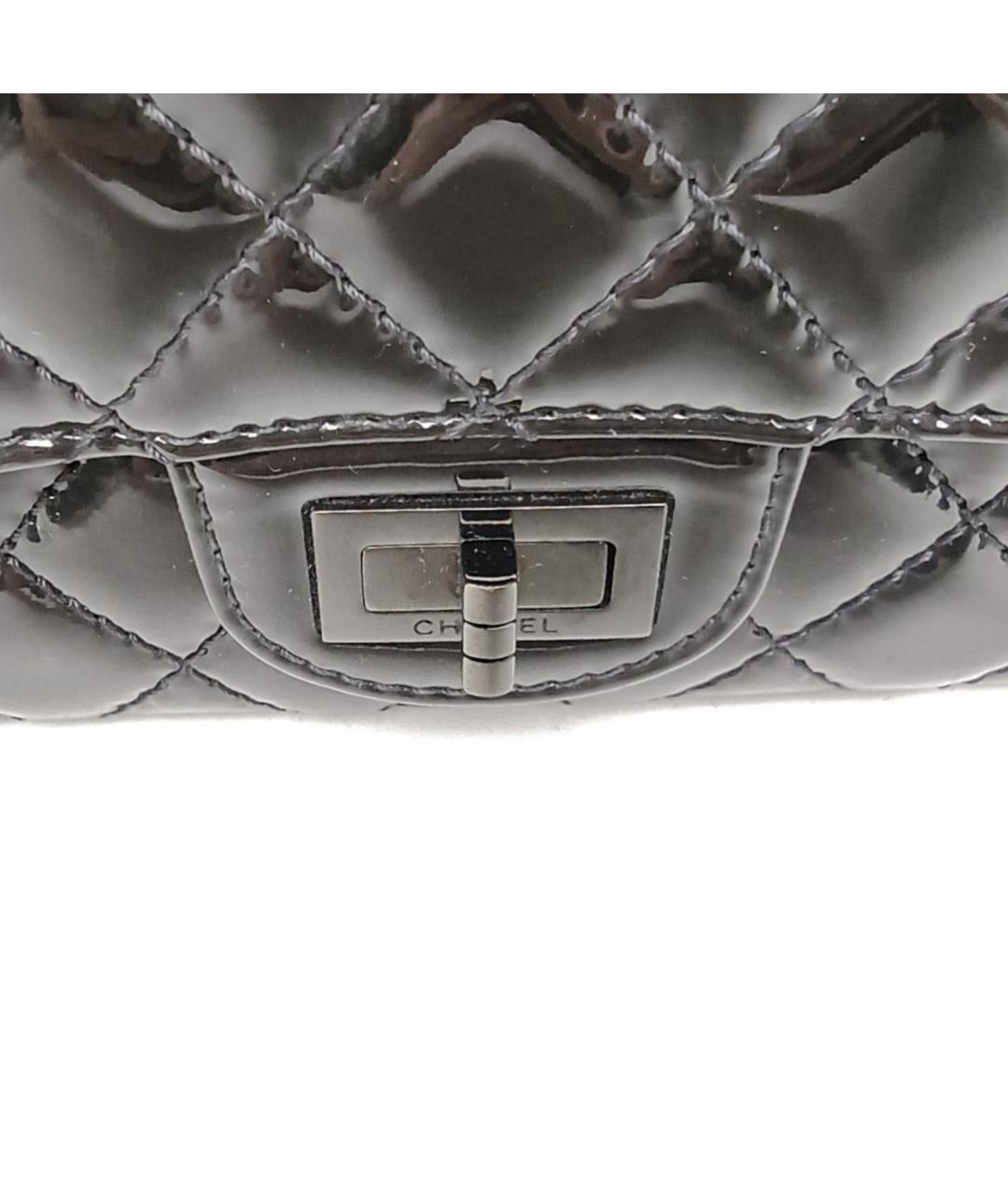 CHANEL Черная сумка через плечо из лакированной кожи, фото 8