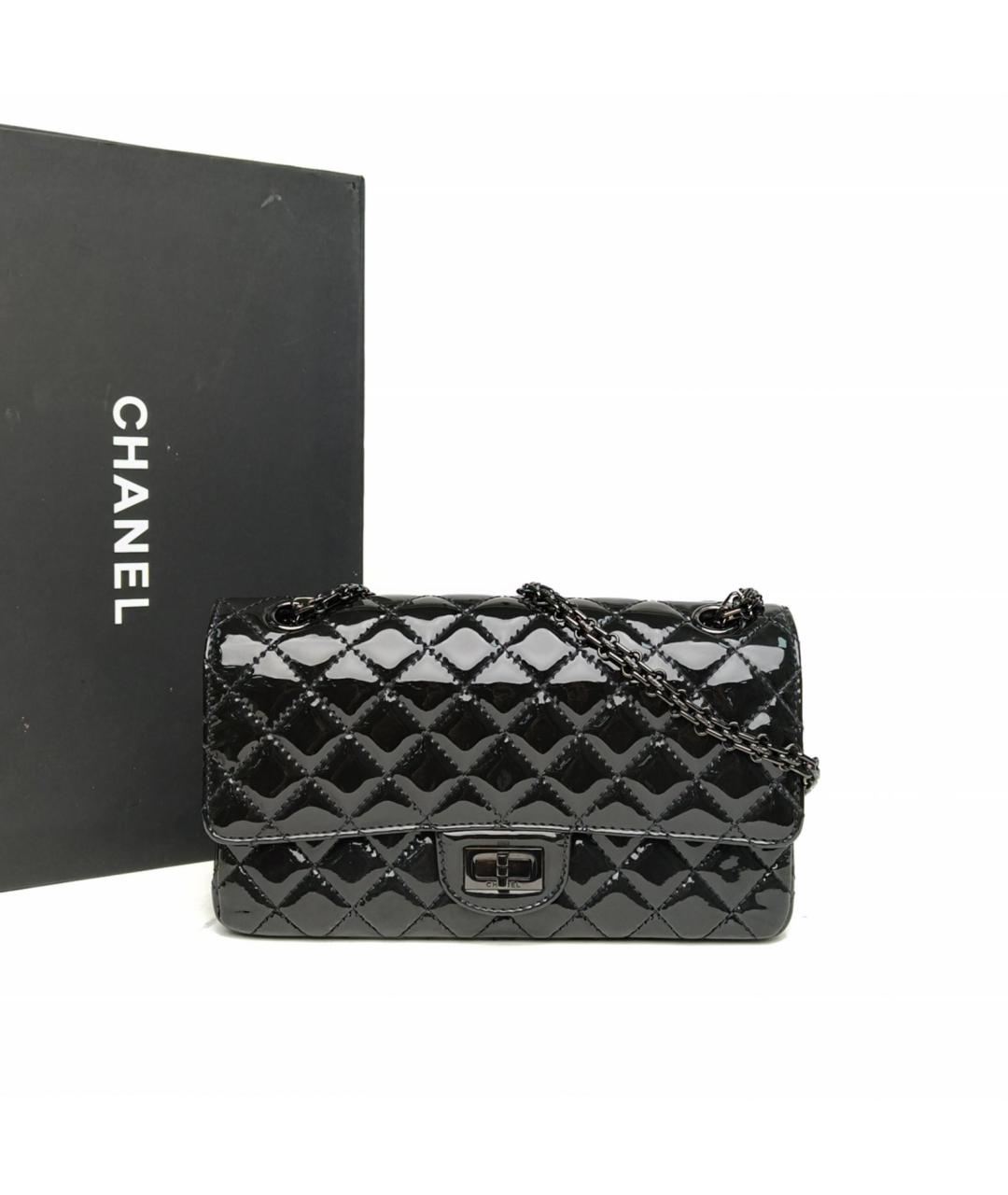 CHANEL Черная сумка через плечо из лакированной кожи, фото 9