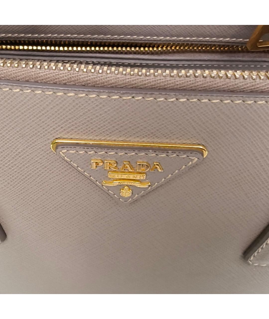 PRADA Серая кожаная сумка с короткими ручками, фото 7