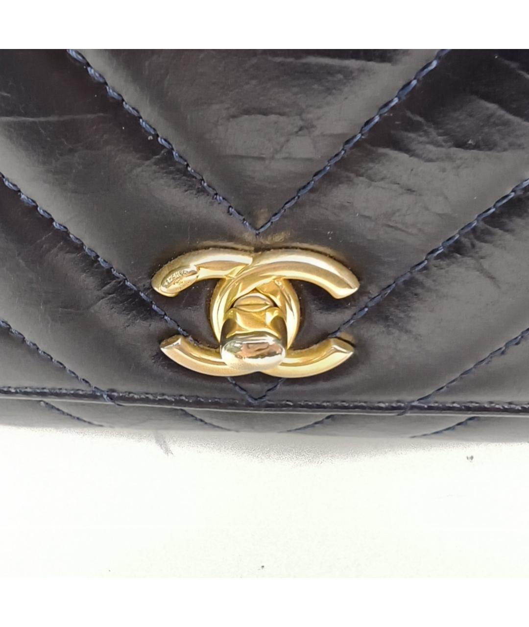 CHANEL Темно-синяя кожаная сумка с короткими ручками, фото 6