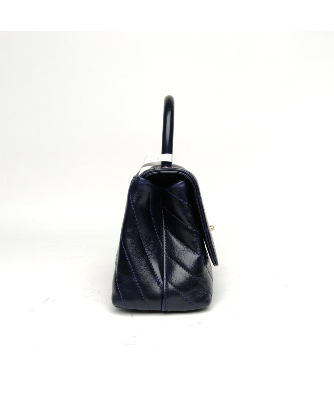 CHANEL Темно-синяя кожаная сумка с короткими ручками, фото 4