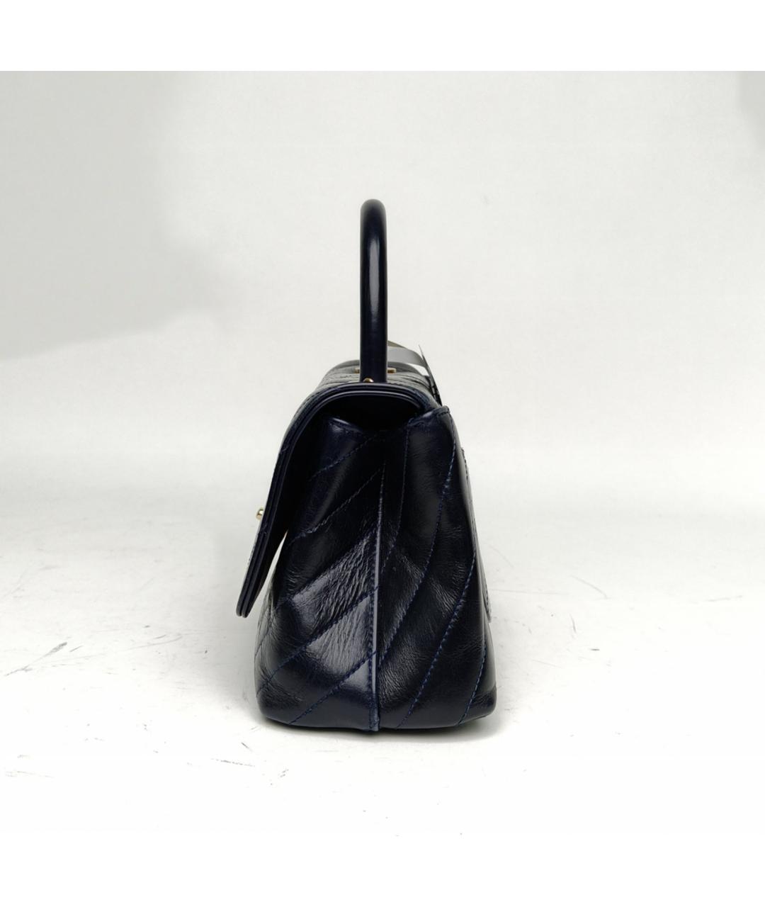 CHANEL Темно-синяя кожаная сумка с короткими ручками, фото 3