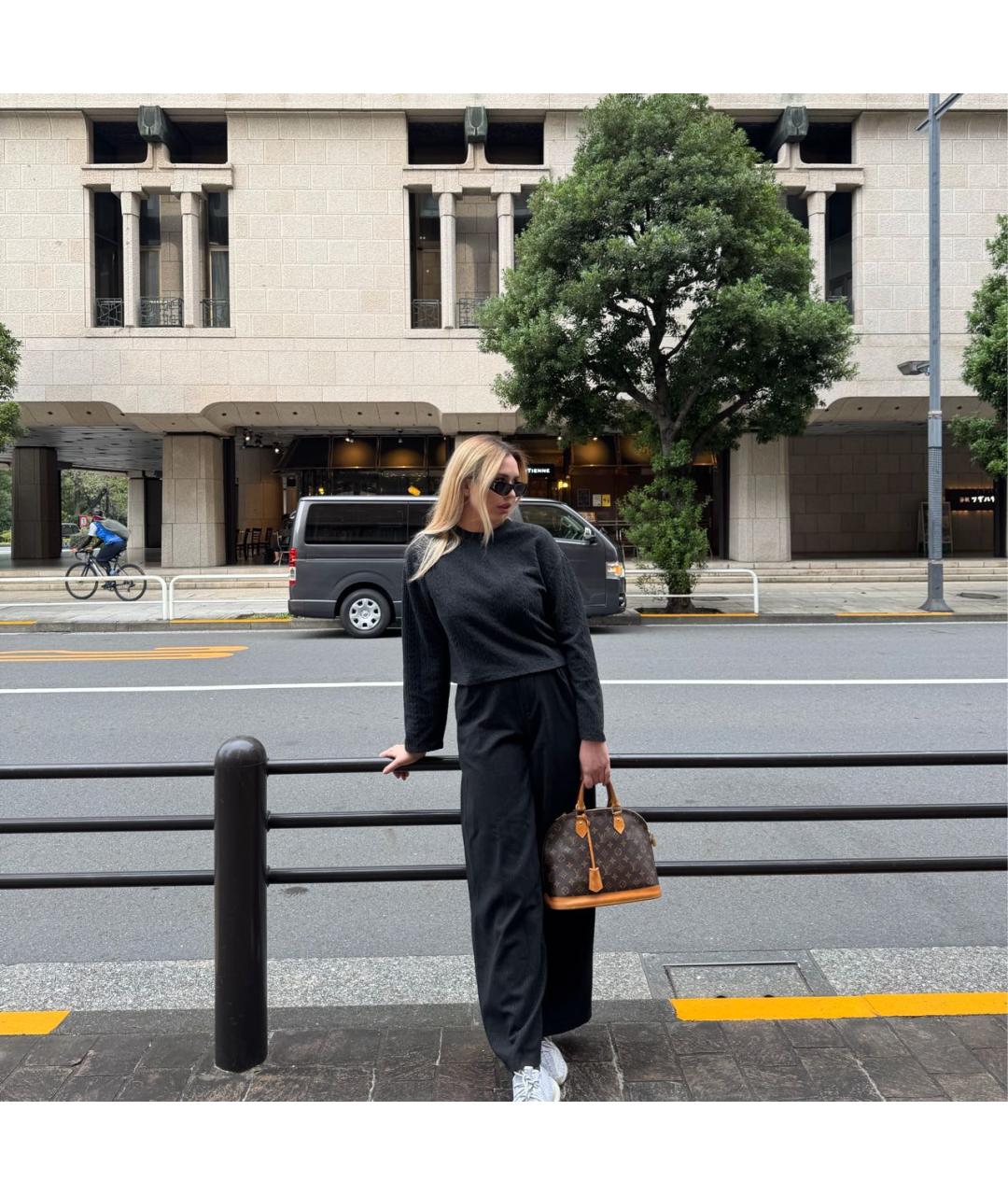 LOUIS VUITTON Коричневая кожаная сумка с короткими ручками, фото 8