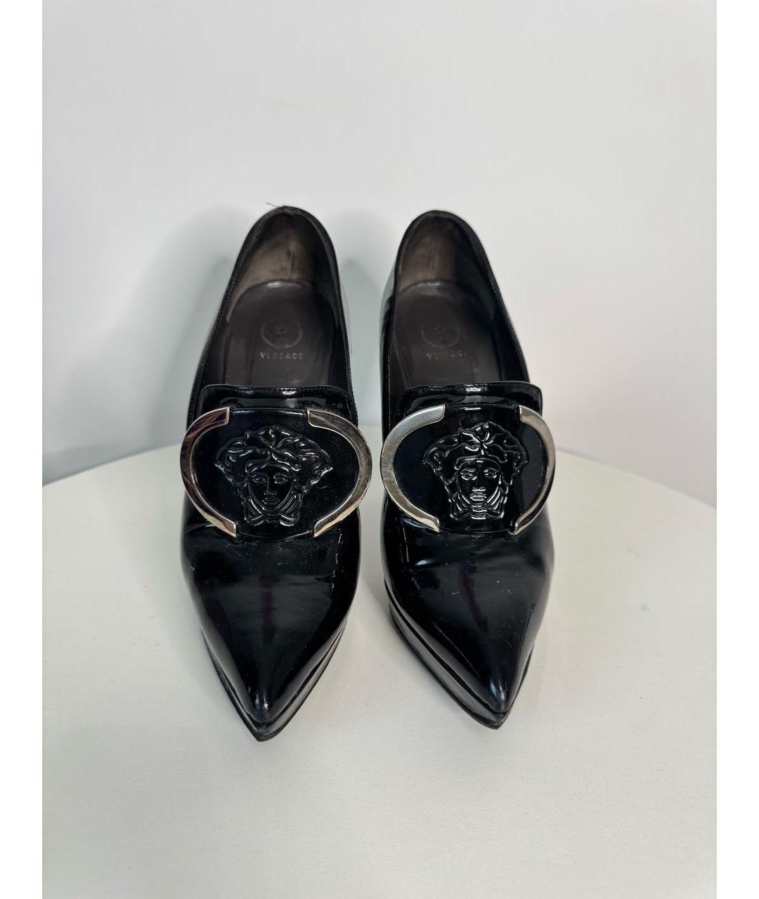 VERSACE Черные туфли из лакированной кожи, фото 2