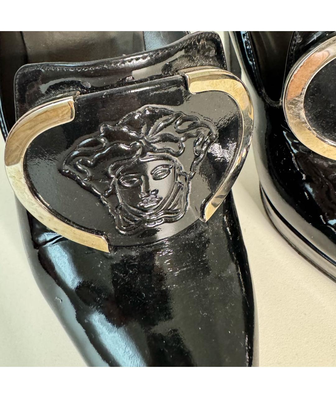 VERSACE Черные туфли из лакированной кожи, фото 5