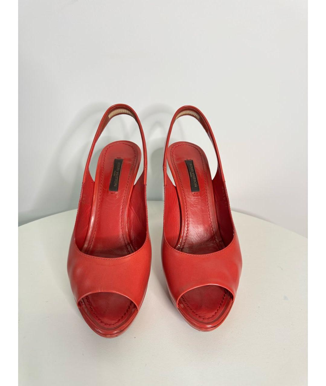 LOUIS VUITTON Коралловые туфли из лакированной кожи, фото 2