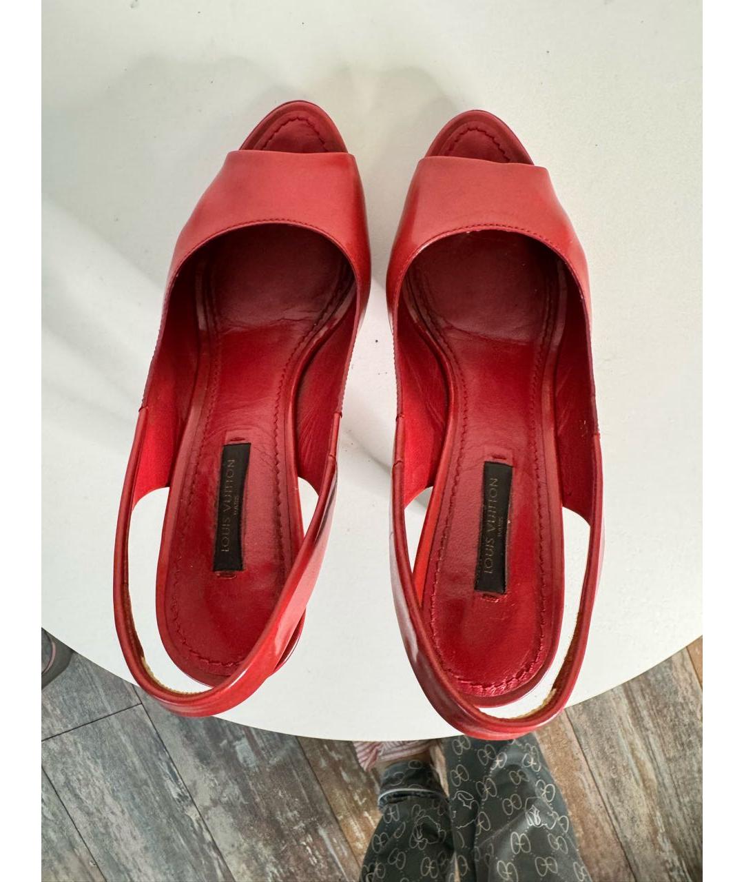 LOUIS VUITTON Коралловые туфли из лакированной кожи, фото 3