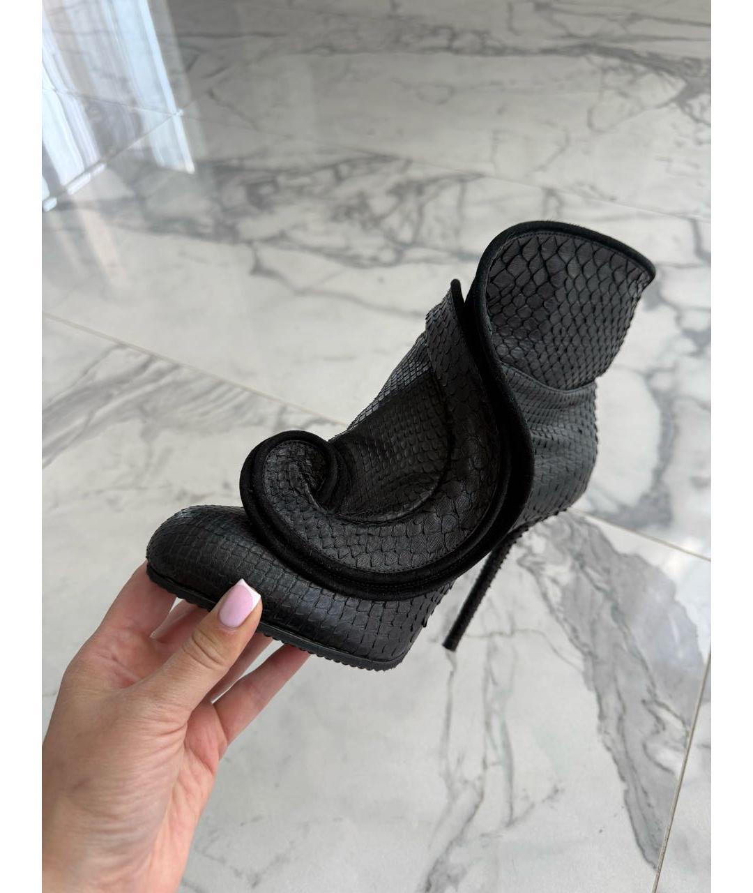 SERGIO ROSSI Черные ботильоны из экзотической кожи, фото 5