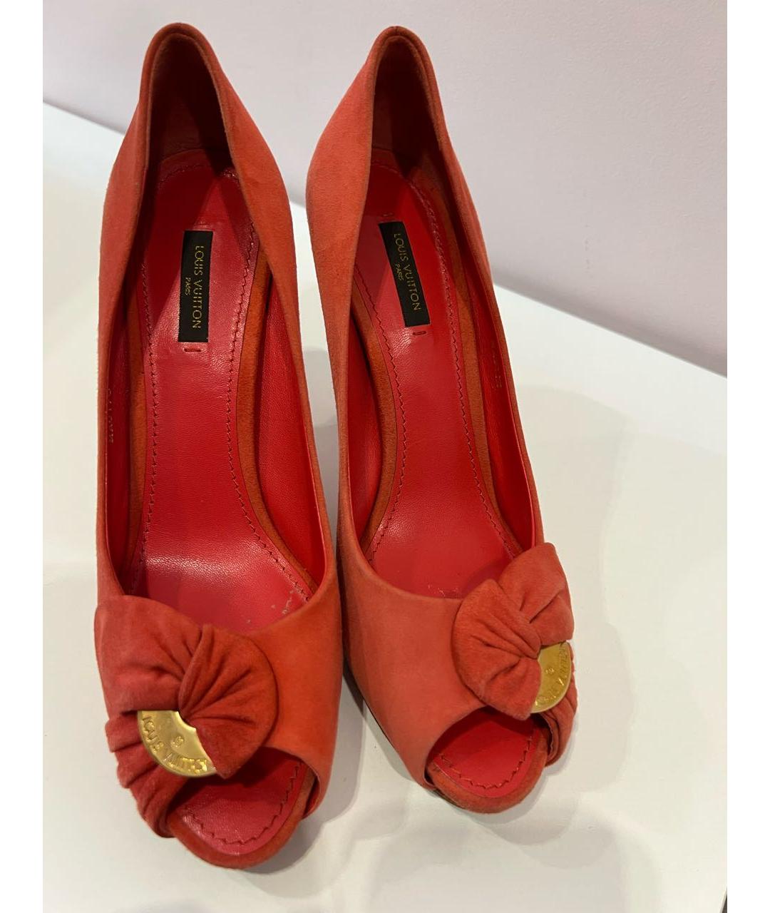 LOUIS VUITTON Красные замшевые туфли, фото 2