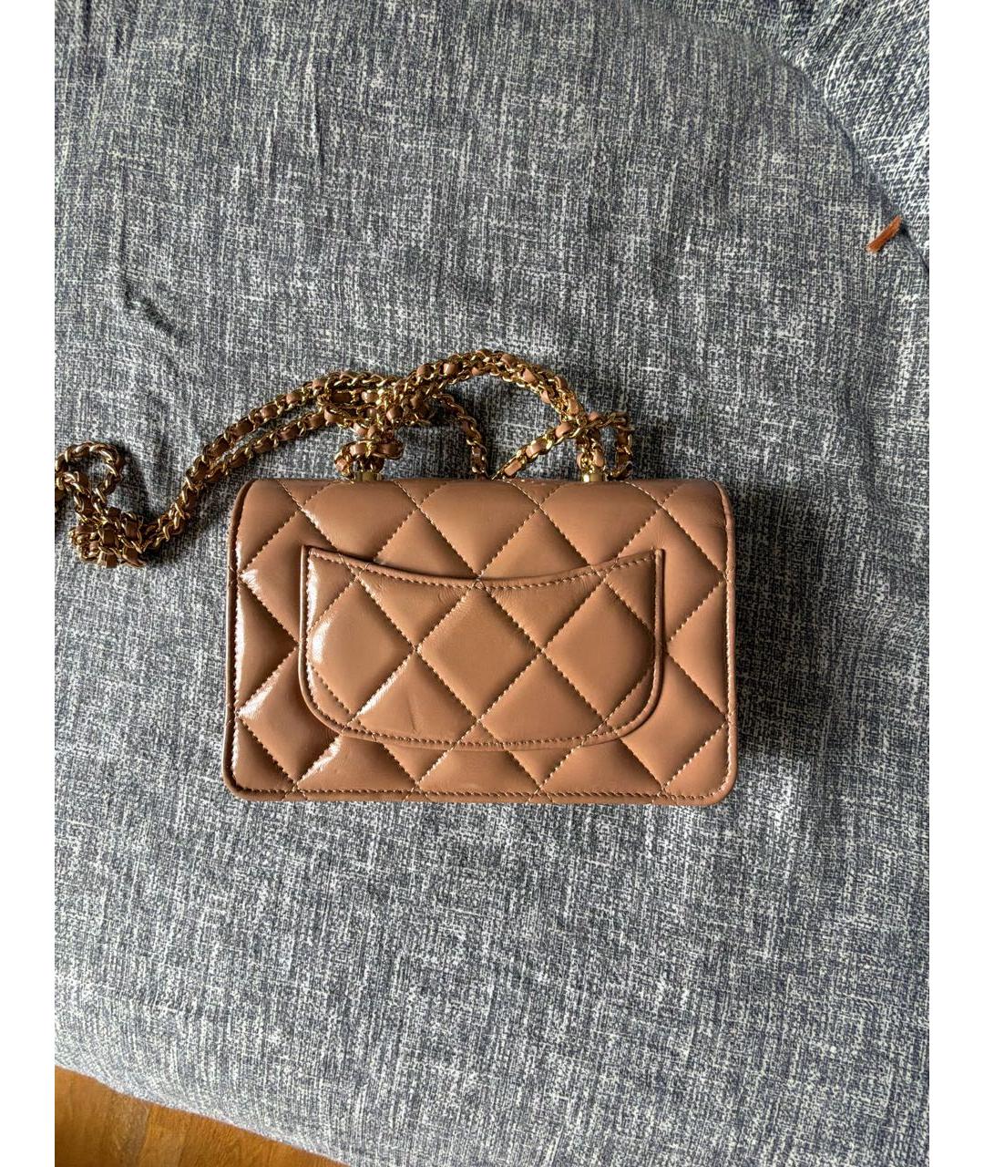 CHANEL Бежевая сумка через плечо из лакированной кожи, фото 3