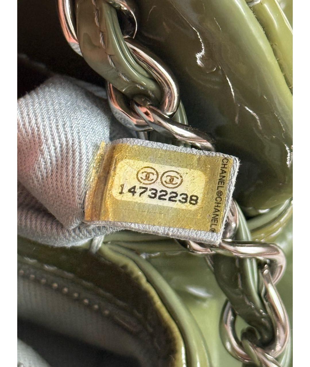 CHANEL Зеленая сумка с короткими ручками из лакированной кожи, фото 8