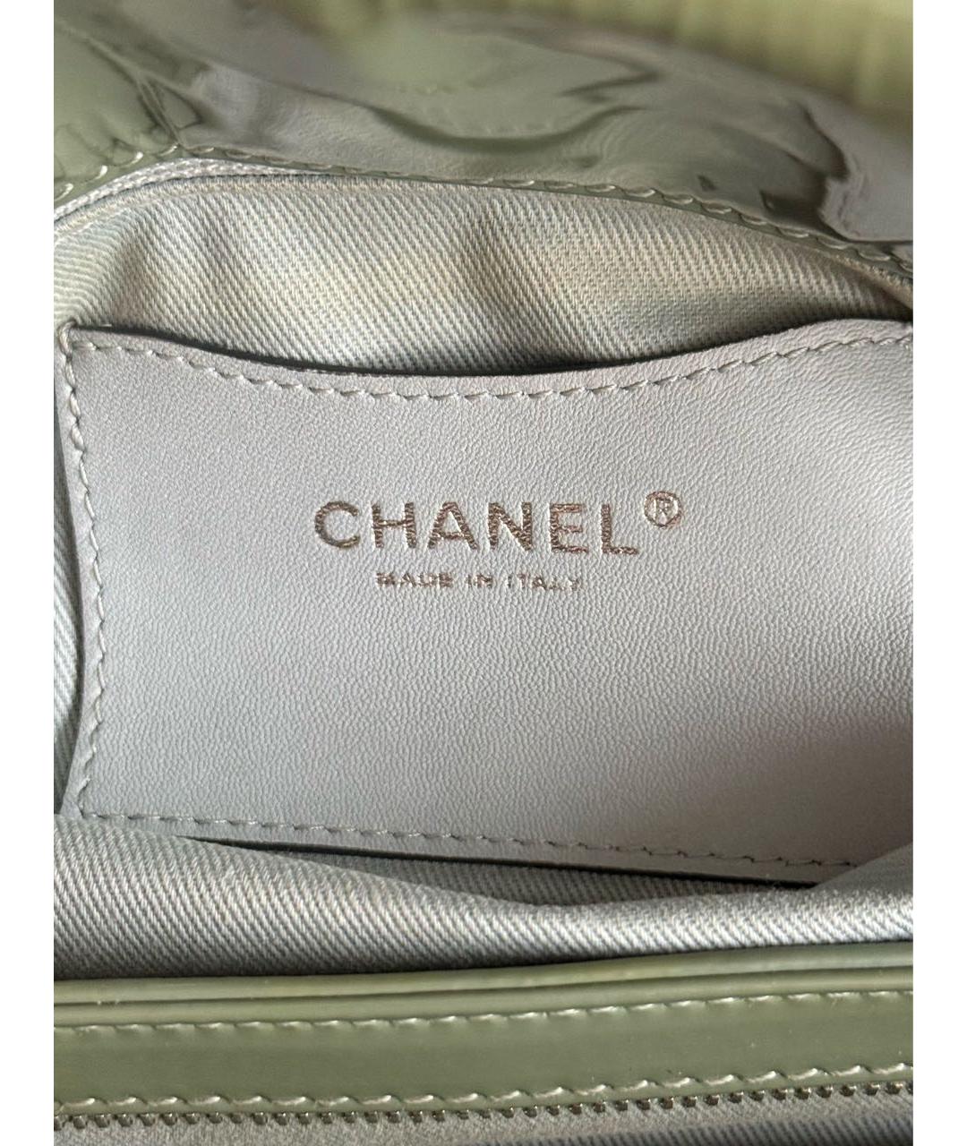 CHANEL Зеленая сумка с короткими ручками из лакированной кожи, фото 7