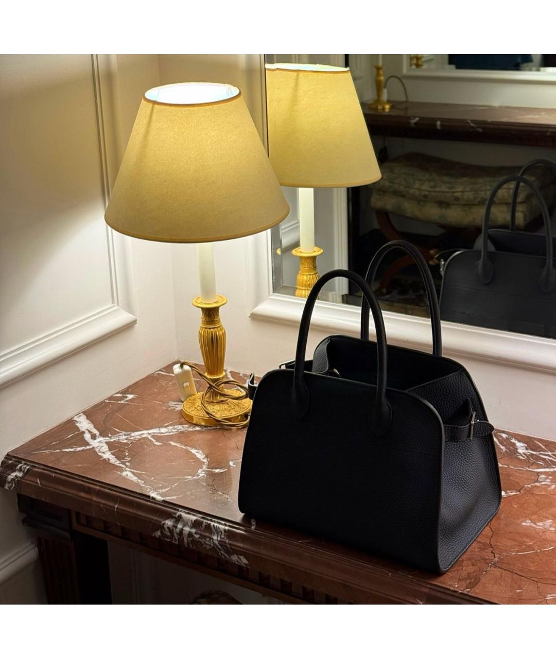 THE ROW Черная кожаная сумка с короткими ручками, фото 3