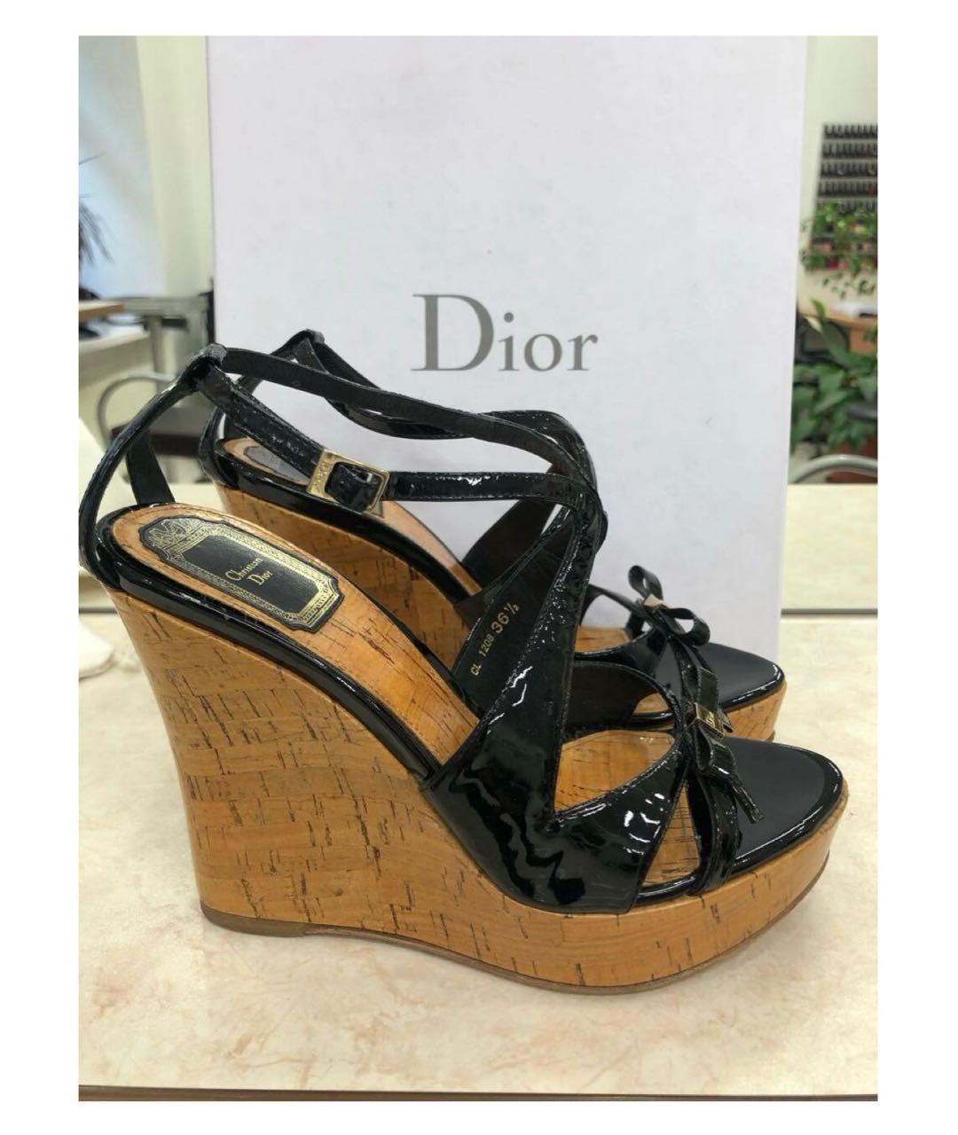 CHRISTIAN DIOR Черные босоножки из лакированной кожи, фото 3