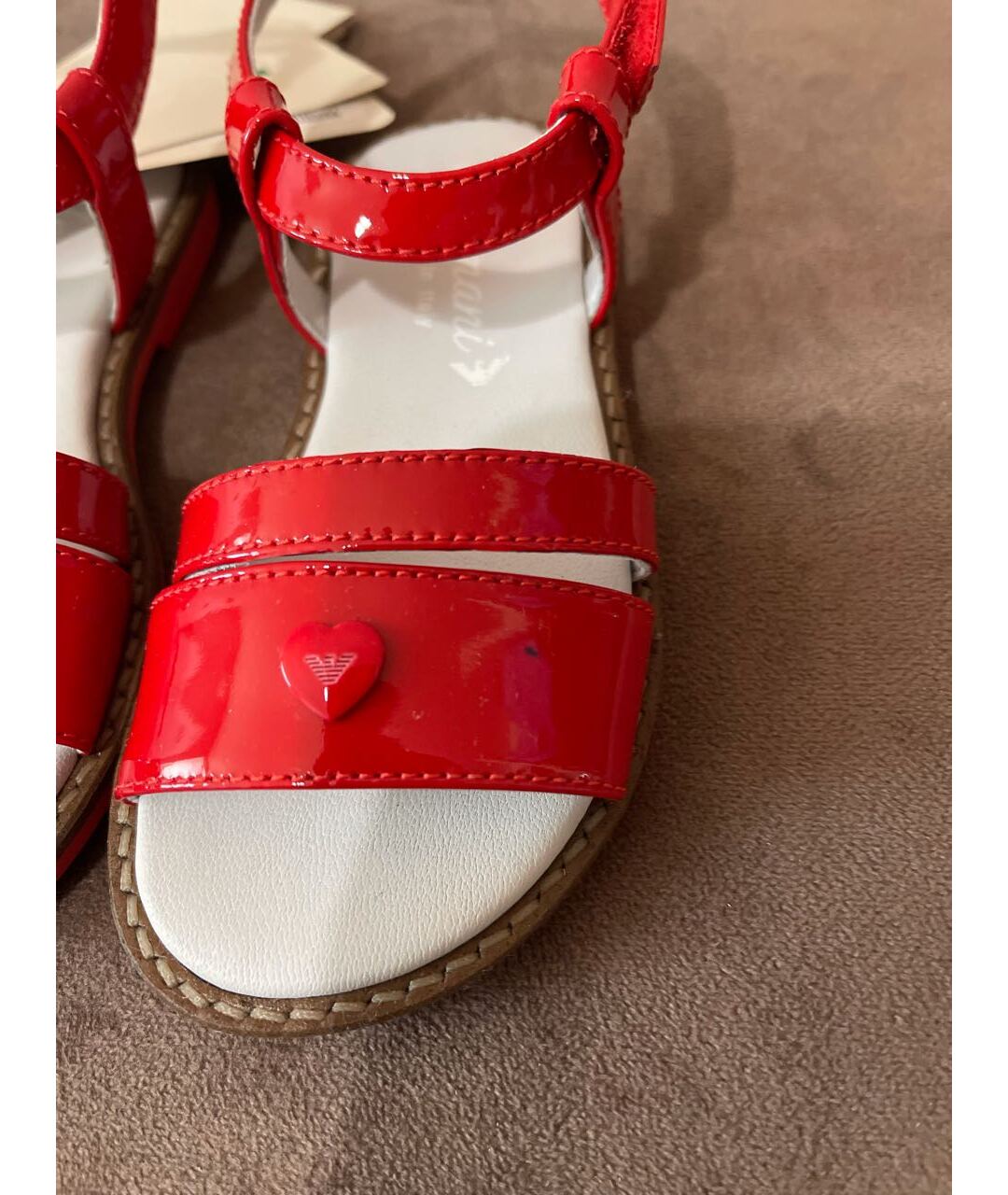 ARMANI JUNIOR Красные сандалии и шлепанцы из лакированной кожи, фото 4