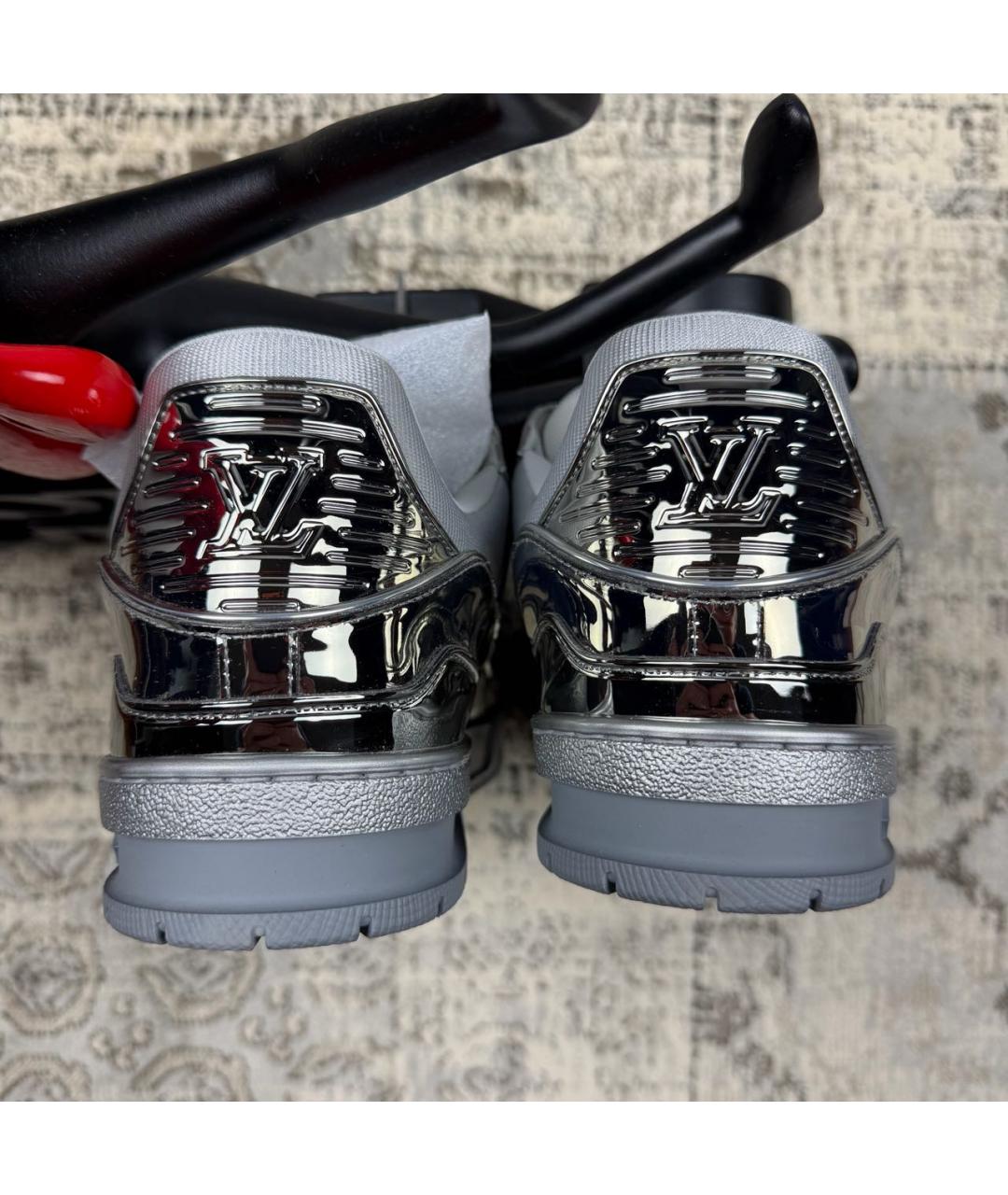 LOUIS VUITTON Серебряные кожаные низкие кроссовки / кеды, фото 4