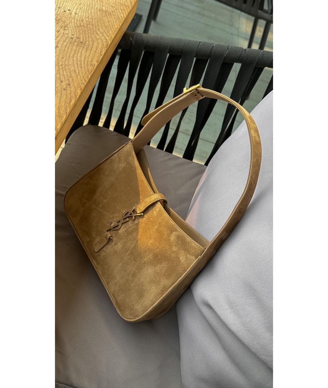 SAINT LAURENT Бежевая замшевая сумка с короткими ручками, фото 7