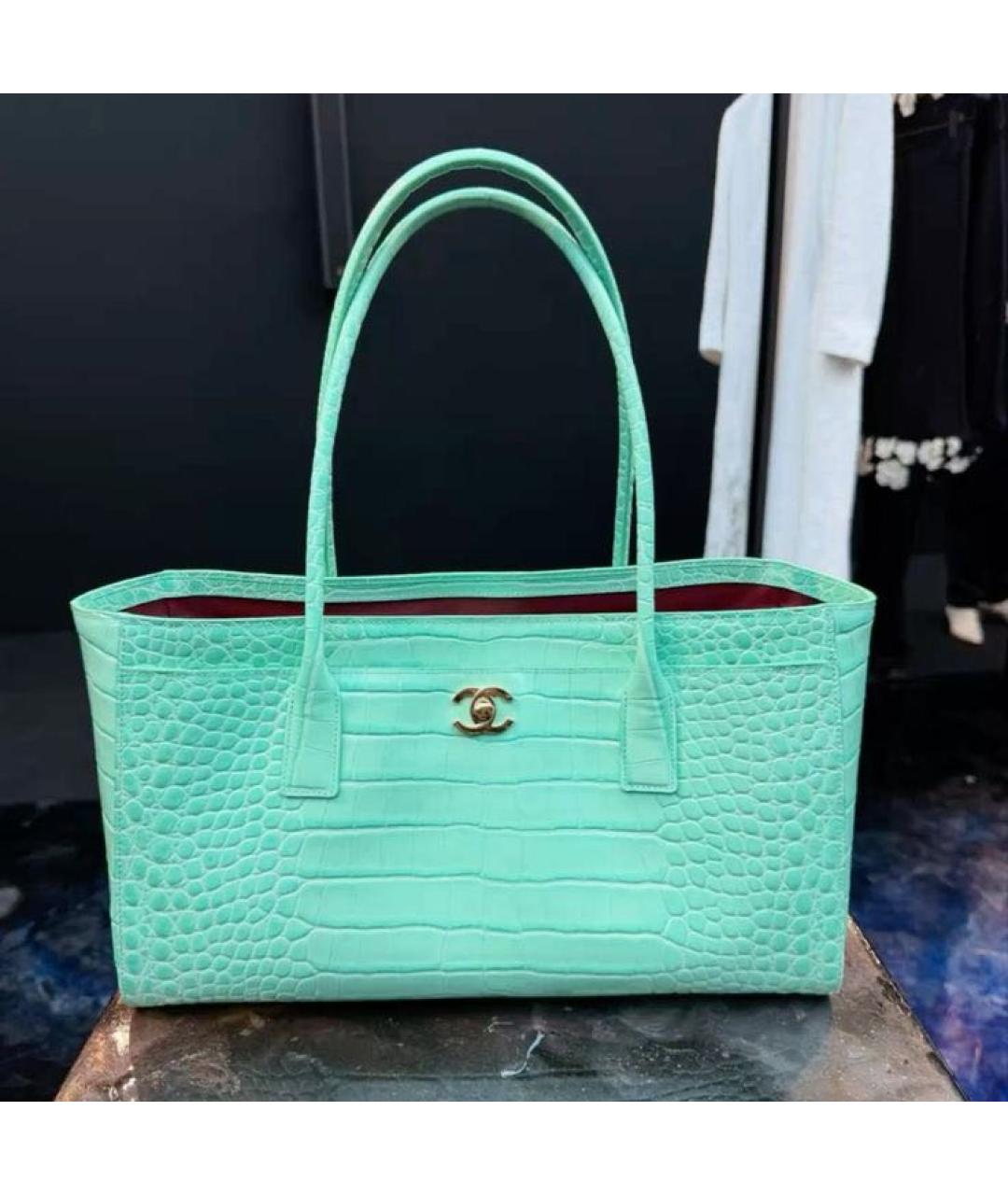 CHANEL Салатовая сумка тоут из лакированной кожи, фото 2