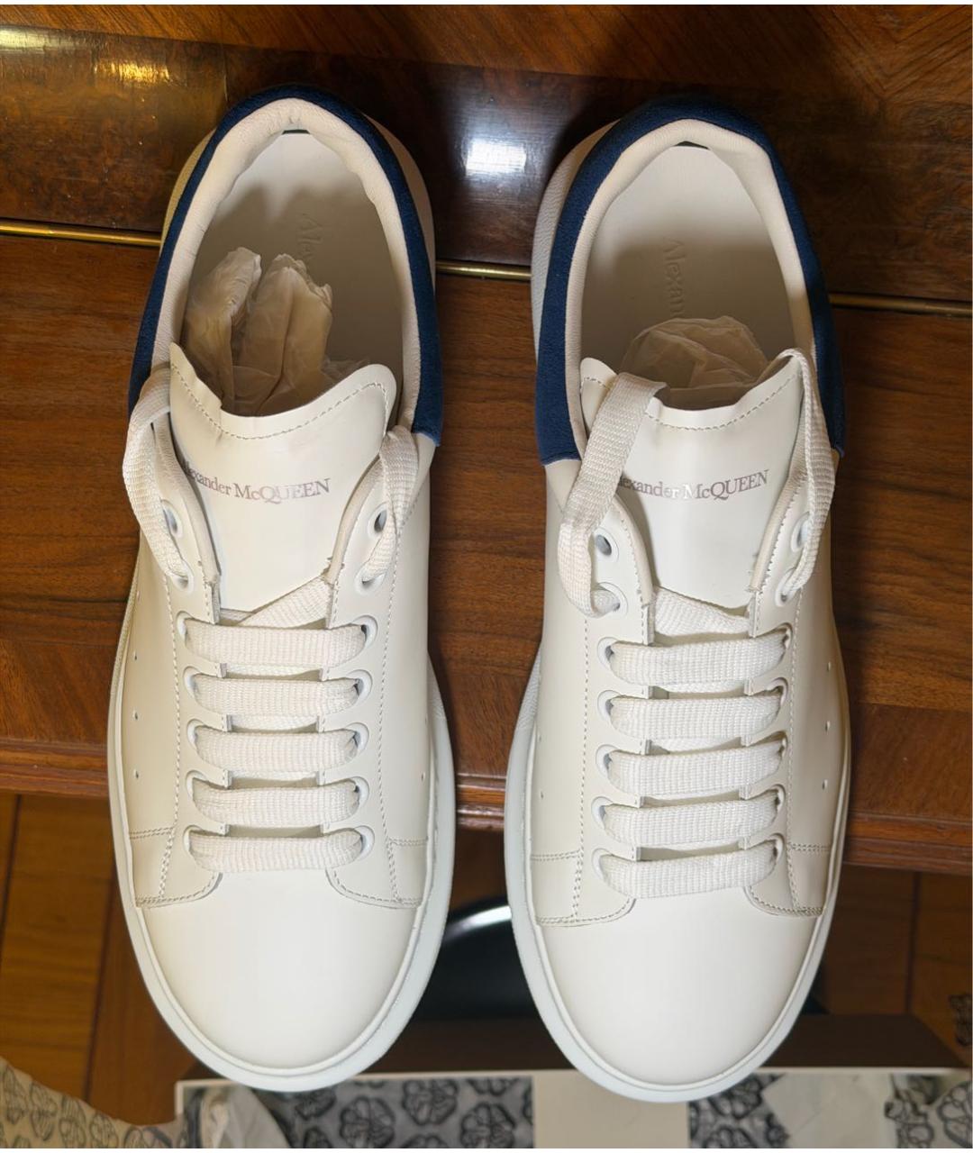 ALEXANDER MCQUEEN Белые кожаные низкие кроссовки / кеды, фото 3