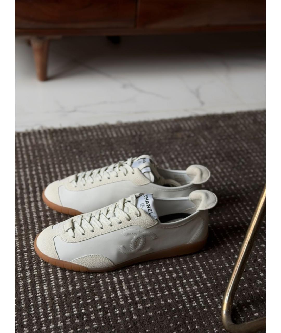 CHANEL Бежевые кожаные кеды, фото 3