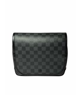 LOUIS VUITTON Дорожная и спортивная сумка