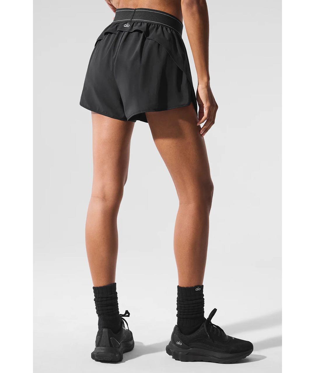 ALO YOGA Черные полиэстеровые шорты, фото 3