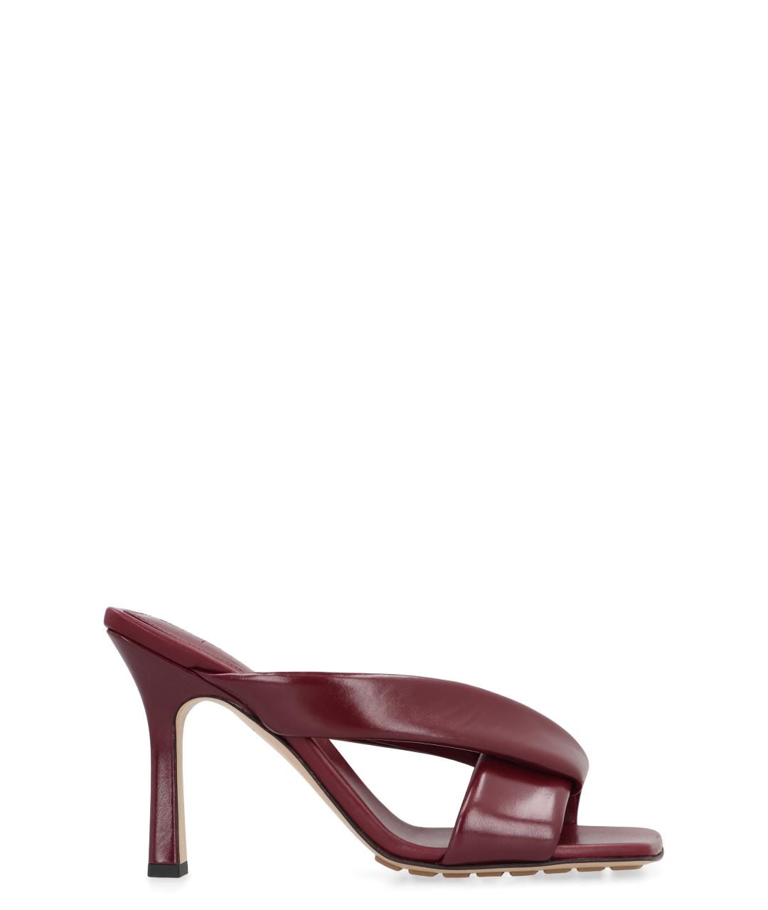 BOTTEGA VENETA Бордовые кожаные мюли, фото 1