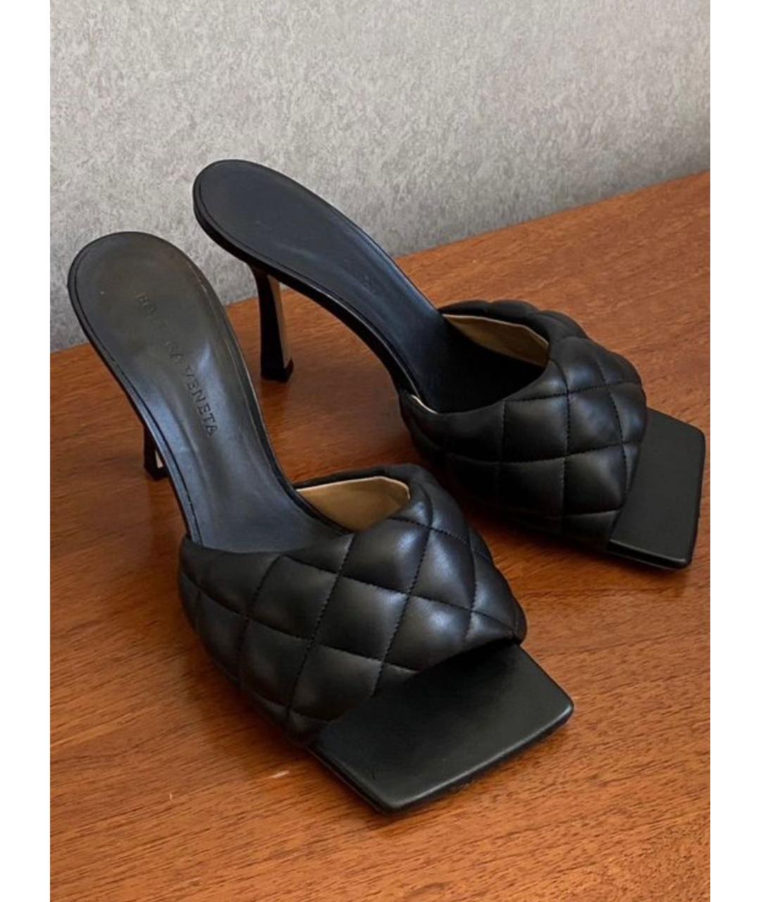 BOTTEGA VENETA Черные кожаные мюли, фото 2