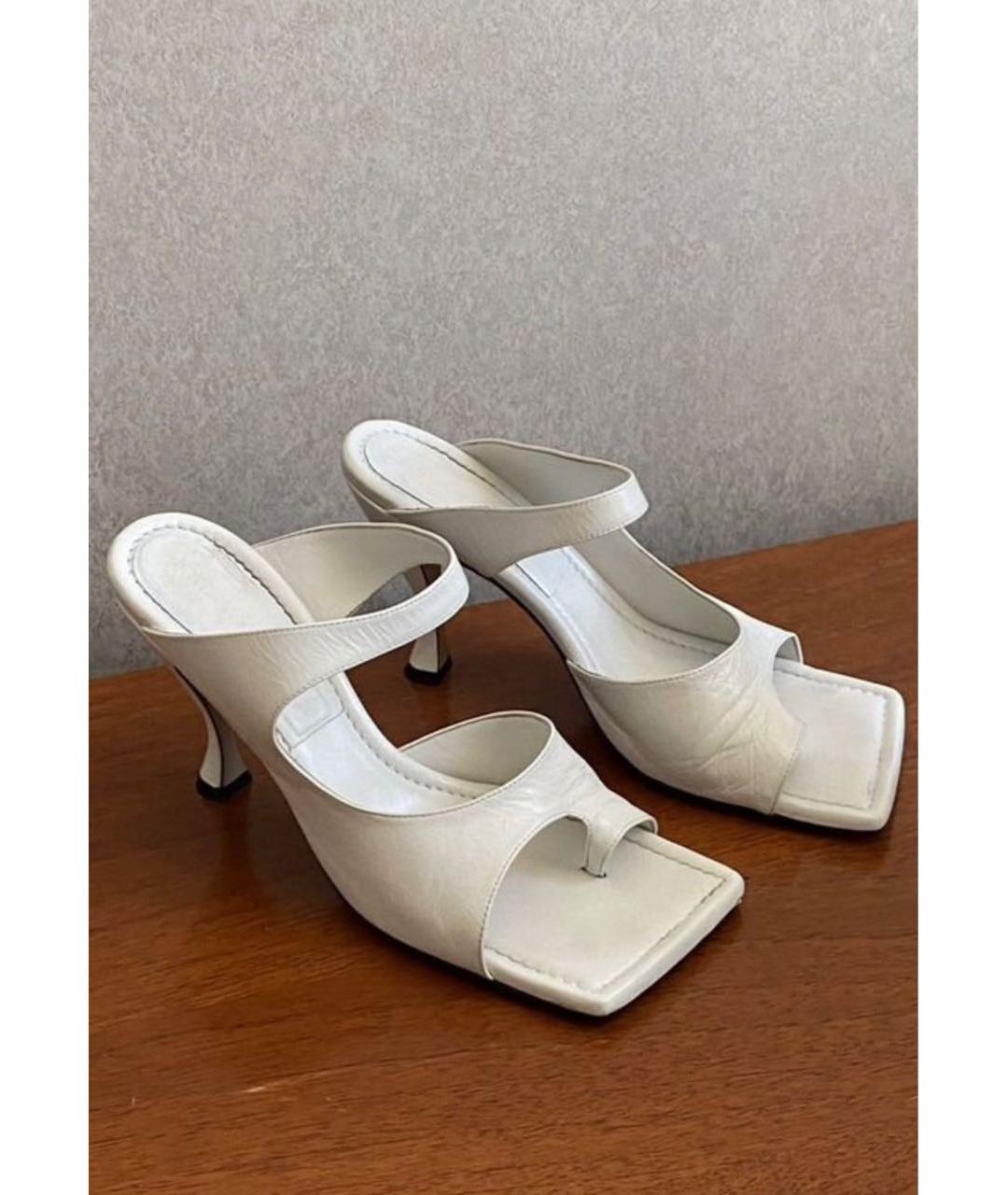 BOTTEGA VENETA Белые кожаные сабо, фото 2