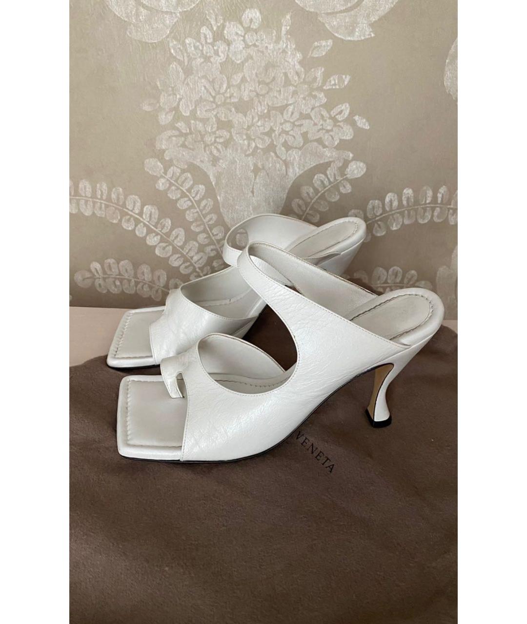 BOTTEGA VENETA Белые кожаные сабо, фото 4