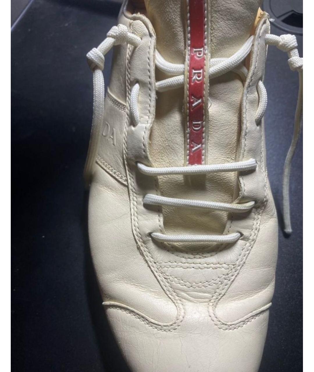 PRADA Белые кожаные низкие кроссовки / кеды, фото 3