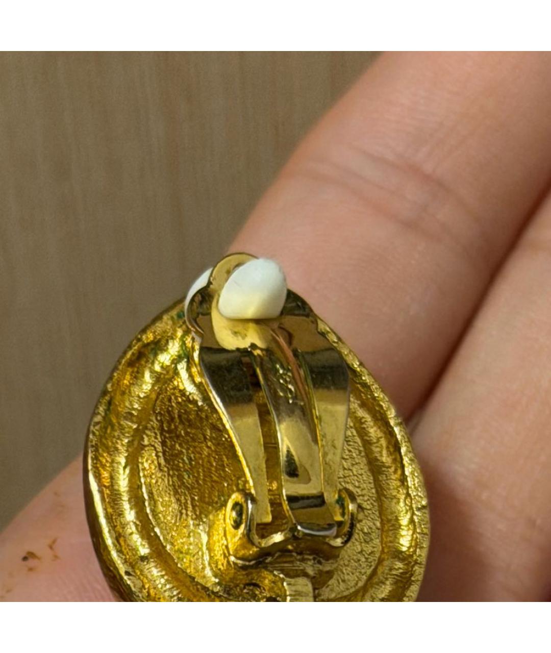 SAINT LAURENT Красные позолоченные клипсы, фото 3