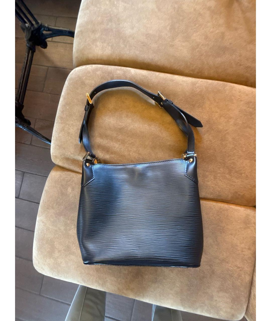 LOUIS VUITTON Черная кожаная сумка с короткими ручками, фото 6