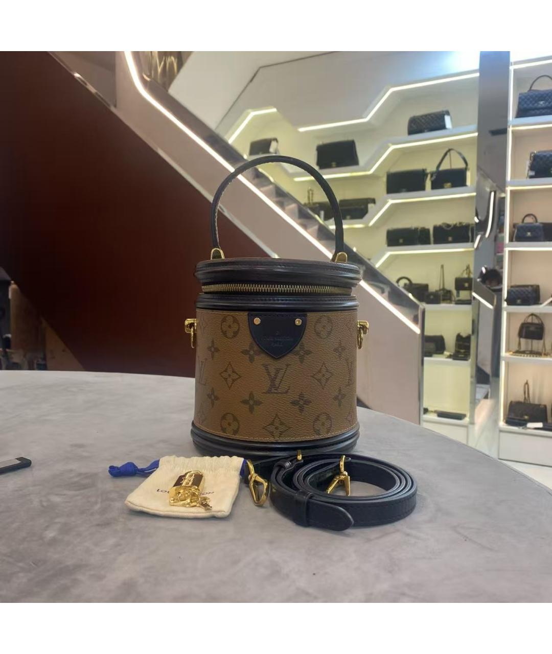 LOUIS VUITTON Коричневая кожаная сумка с короткими ручками, фото 7