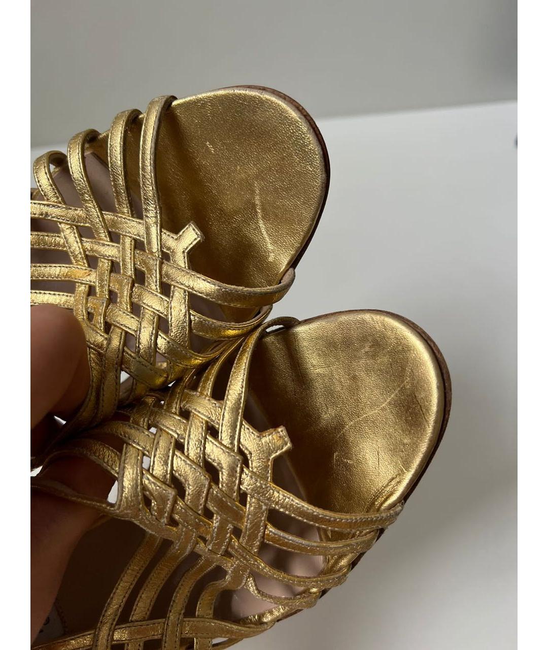 MANOLO BLAHNIK Золотые босоножки, фото 5