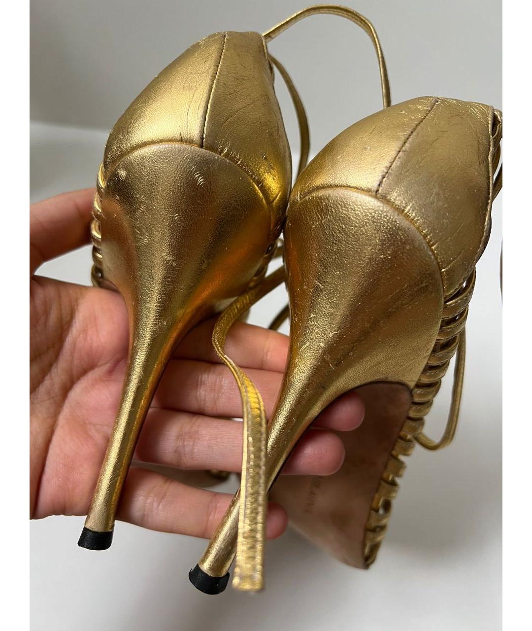 MANOLO BLAHNIK Золотые босоножки, фото 4