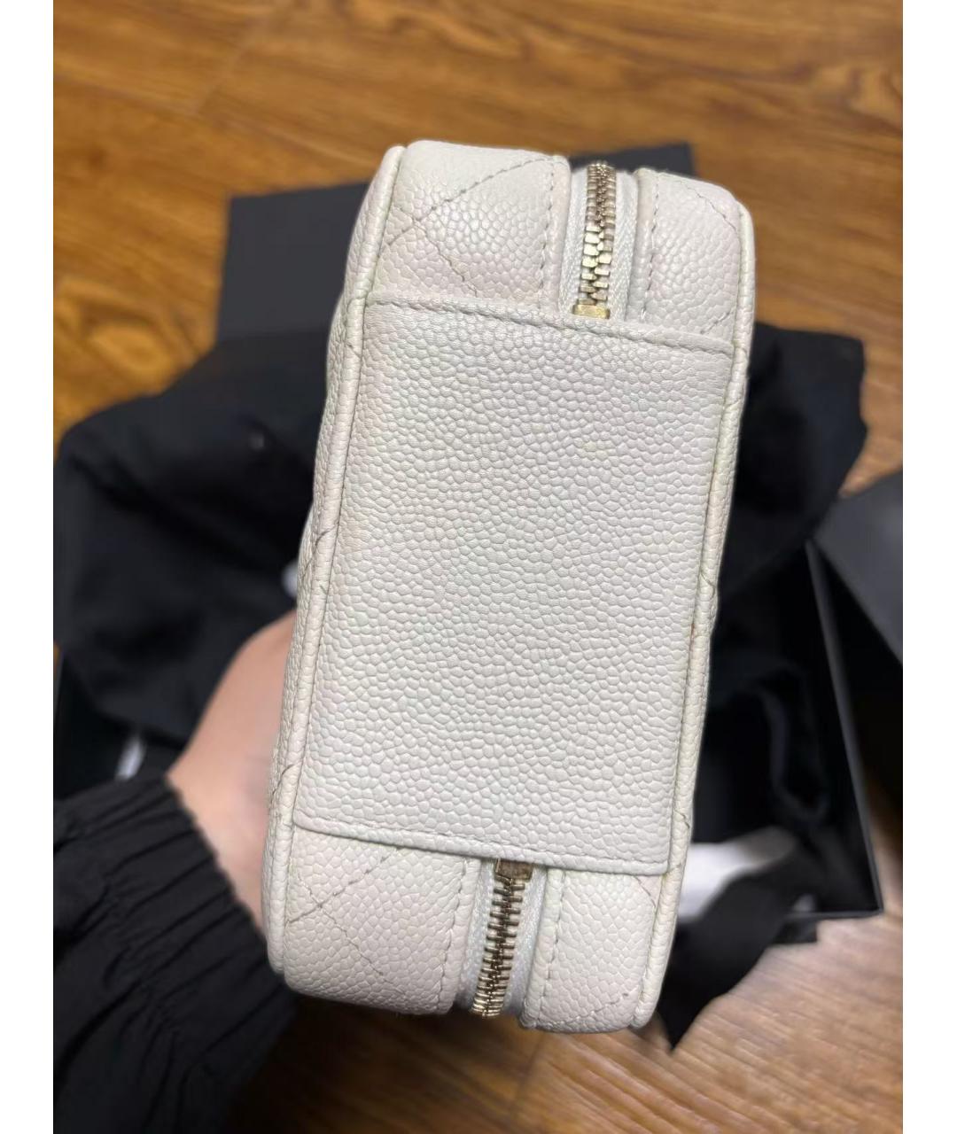 CHANEL Белая кожаная сумка через плечо, фото 5