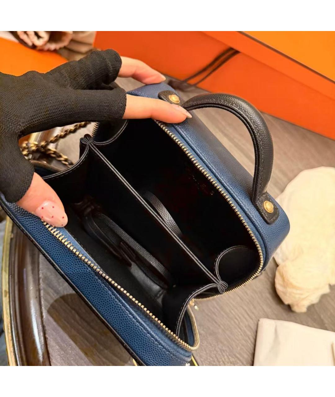 CHANEL Голубая кожаная сумка через плечо, фото 3