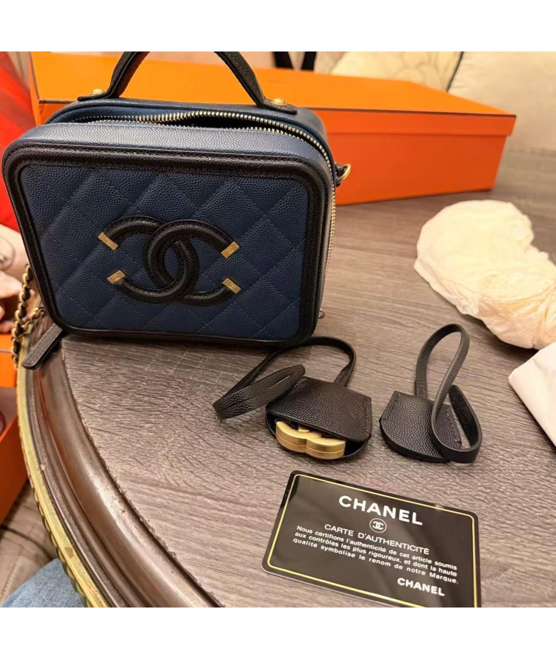 CHANEL Голубая кожаная сумка через плечо, фото 2